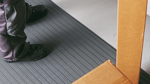 Dirt trapping entrance mats